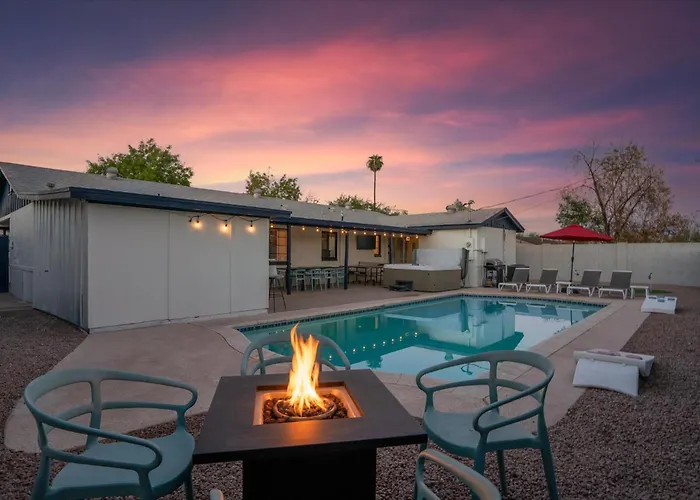 Girls Getaway Haven Outdoor Bar W Pool & Hot Tub Holiday home