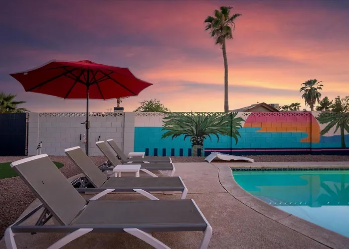Holiday home Girls Getaway Haven Outdoor Bar W Pool & Hot Tub