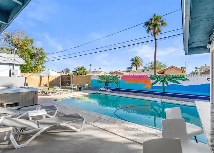 Holiday home Girls Getaway Haven Outdoor Bar W Pool & Hot Tub