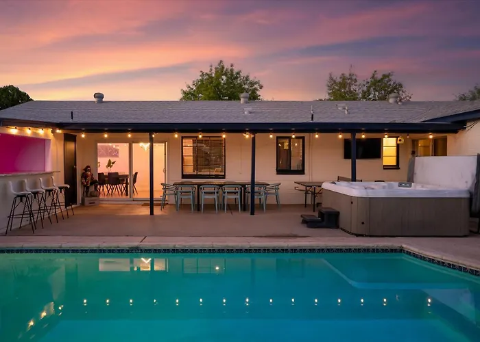 Girls Getaway Haven Outdoor Bar W Pool & Hot Tub Scottsdale