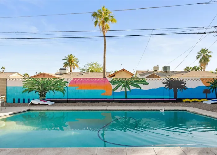 Girls Getaway Haven Outdoor Bar W Pool & Hot Tub Holiday home